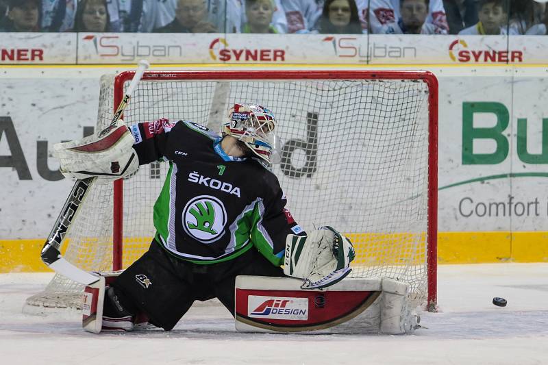 Utkání 52. kola Tipsport extraligy ledního hokeje se odehrálo 3. března 2017 v liberecké Home Credit areně. Utkaly se celky Bílí Tygři Liberec a BK Mladá Boleslav. Na snímku brankář Tomáš Halász. y.