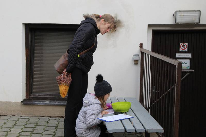 Děti v Ekocentru Zahrada v Mladé Boleslavi pátraly po příčinách zimního spánku.