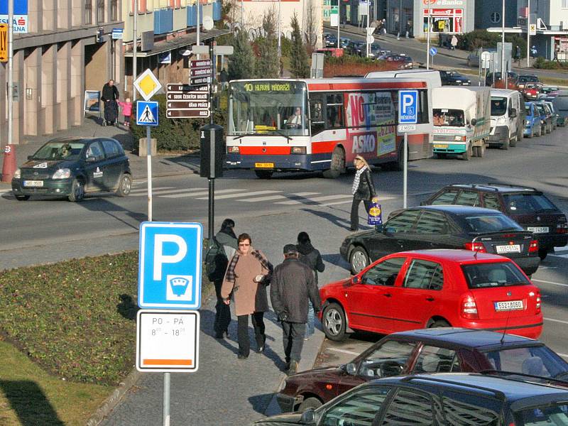 Kolony v Mladé Boleslavi a na D10 mají pomoci regulovat chytré technologie dopravní telematiky.