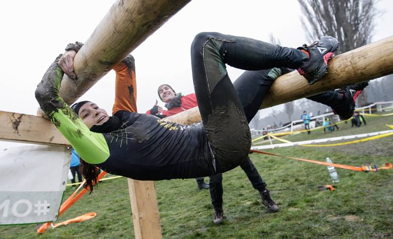 Extrémní překážkový závod Taxis Gladiator Race na pardubickém dostihovém závodišti.