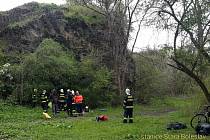 Záchrana muže, který spadl z výšky v bývalém kamenolomu v katastru obce Martinov.