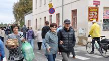 Sousedské slavnosti se v Mnichově Hradišti v sobotu vyvedly. Mnoho lidí, mnoho stánků, mnoho zábavy. A také tolik očekávaná výstavka vozů značky Liaz.