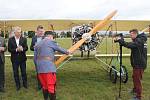 Na mladoboleslavském letišti byla v neděli slavnostně pokřtěna replika francouzského letadla z roku 1913 Caudron G3. Nadační fond letadla Metoda Vlacha stavěl tento stroj osm let a poprvé zde do oblak vzlétl na konci září.