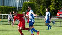 Krajský přebor, 25. kolo: FK Dobrovice (modrobílá kombinace) - FC Velim (1:2)