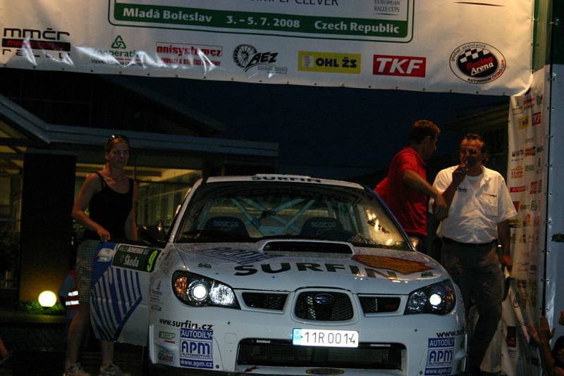 Slavnostní show a technická přejímka před zahájením Bohamia Rally