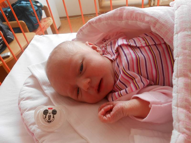 ELIŠKA Vladyková se narodila 17. srpna. Vážila 2,97 kilogramů a měřila 50 centimetrů. S maminkou Denisou a tatínkem Honzou bude bydlet v Mladé Boleslavi. 