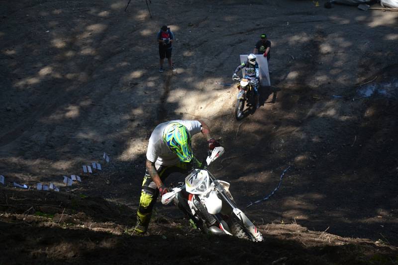 Moto závody do vrchu v Mladé Boleslavi.