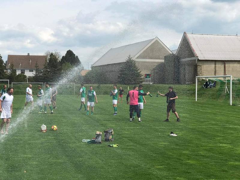 Fotbalisté Bezna slaví šest kol před koncem sezony postup do okresního přeboru