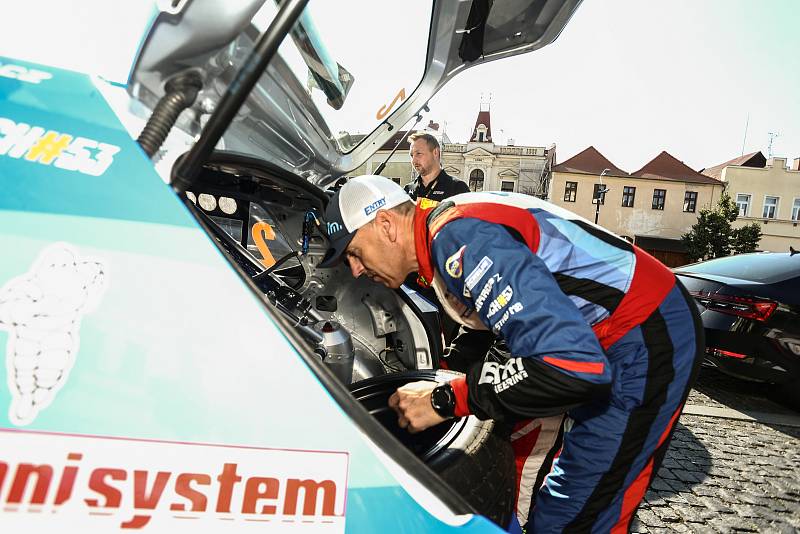 Rally Bohemia: ze startu rychlostní zkoušky na Staroměstském náměstí v Mladé Boleslavi.