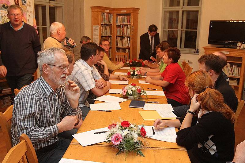 Ustavující zastupitelstvo 2010 v Dolním Bousově na Mladoboleslavsku.