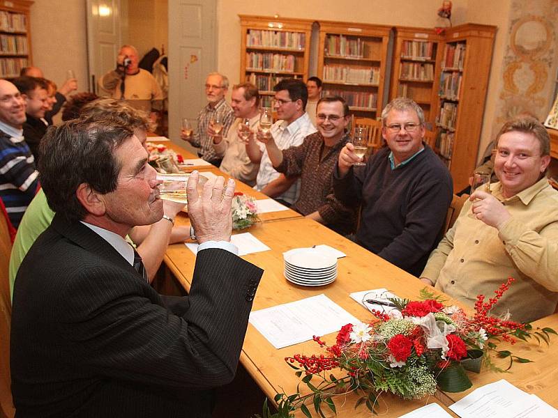 Ustavující zastupitelstvo 2010 v Dolním Bousově na Mladoboleslavsku.