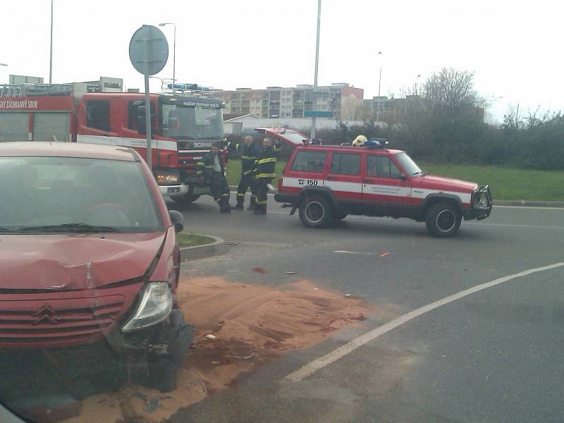 Dopravní nehoda na kruhovém objezdu