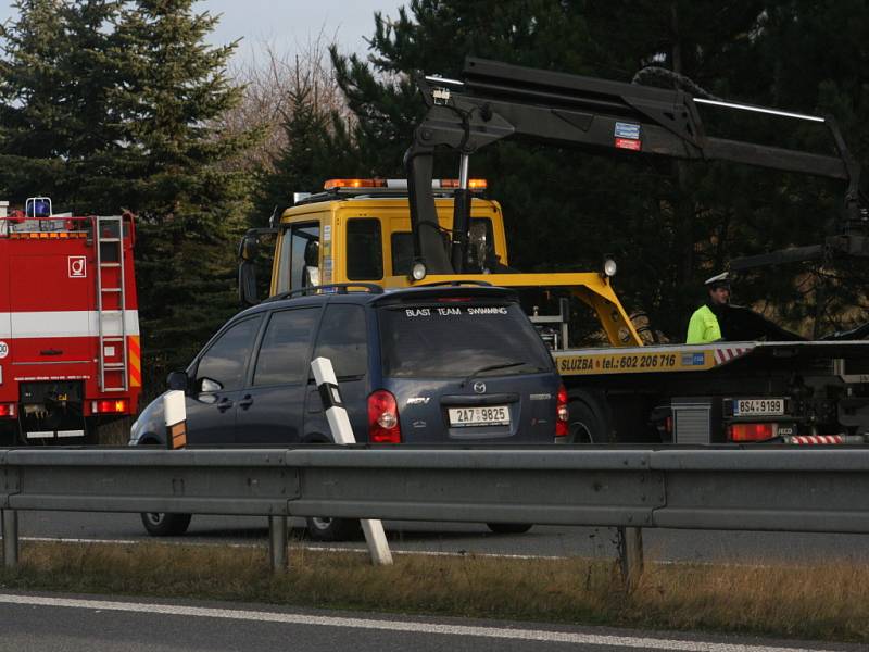 Vážná dopravní nehoda na silnici R10.