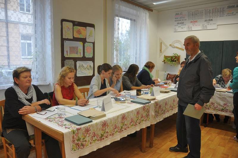 Volby v Mnichově Hradišti objektivem fotoaparátu Vladislava Fanty.