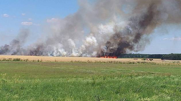 Požár pole u Smilovic