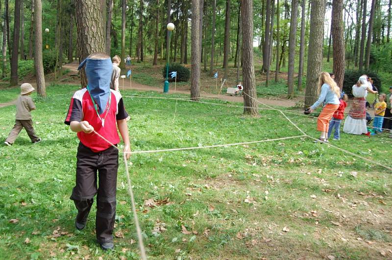 Svatojiřské harcování v lesoparku Štěpánka v Mladé Boleslavi.