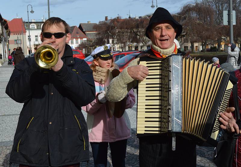 MASOPUSTNÍ REJ nechyběl o víkendu ani v Bělé pod Bezdězem.