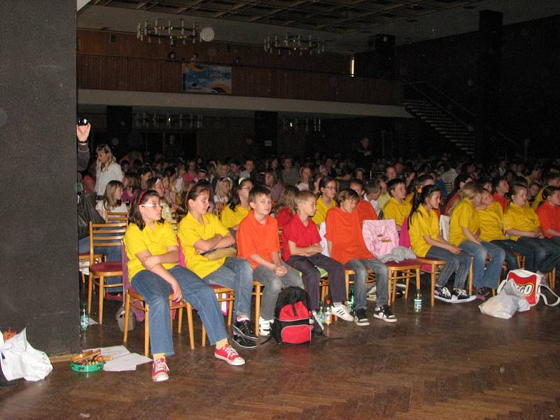 Šestý ročník přehlídky jarní Pop-Song Fest.