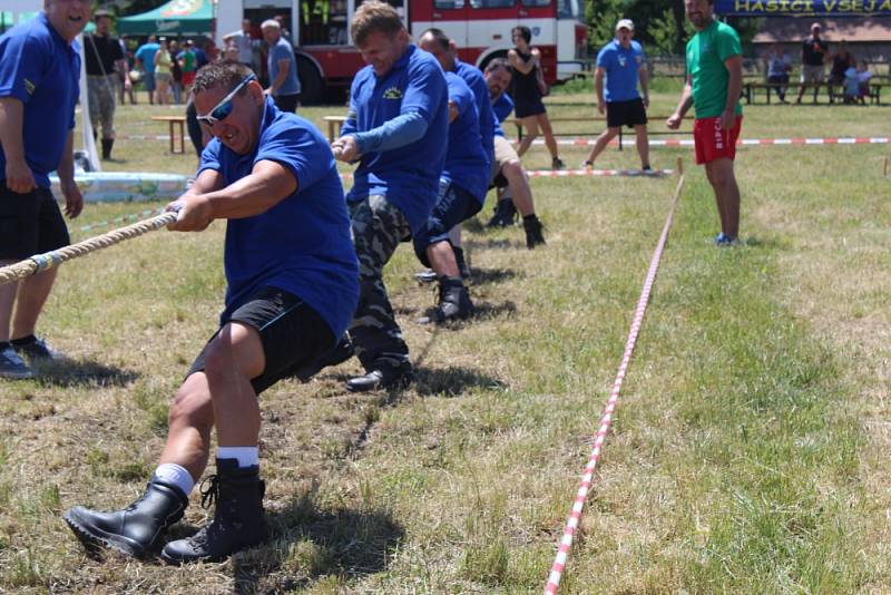 Už pošesté se ve Všejanech sešli siláci z řad žen a mužů, aby poměřili své síly v neobvyklé sportovní disciplíně, a to v přetahování lana. Akce je spojena s Všejanskými slavnostmi. Připraven byl bohatý doprovodný program.