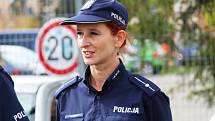 České policejní hlídky ode dneška posilují dva slovenští a dva polští policisté, kteří budou sloužit ve smíšených hlídkách s českými policisty.