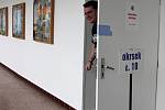 Volební komise na 6. základní škole v Mladé Boleslavi právě zamyká volební místnost