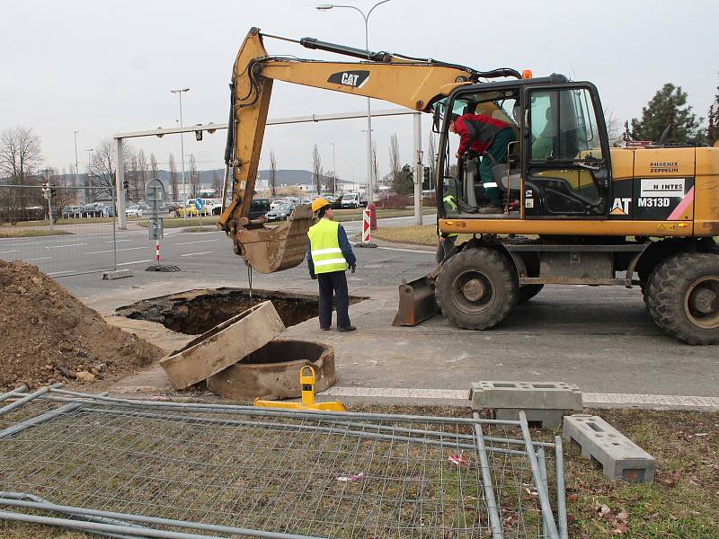 V ulici Jana Palacha se v současnosti koná první etapa rekonstrukcí. Ty si vyžádaly úplnou uzavírku celé ulice. Výsledkem by měla být celková rekonstrukce povrchu a inženýrských sítí.