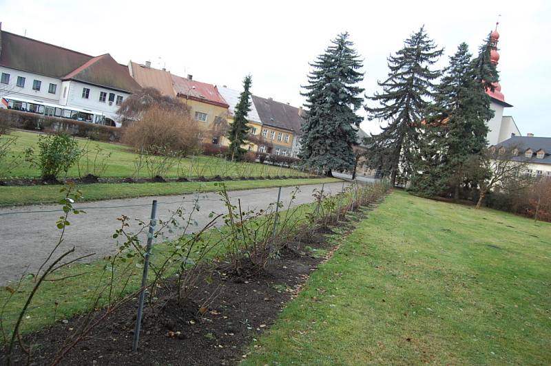 Chodníky čeká velká oprava. Navíc na cestě od radnice k hudebnímu pavilonu vyroste i fontána.