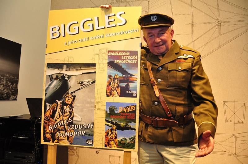 Vernisáží začala v leteckém muzeu výstava Biggles. Kapitán Biggleswoth, hlavní hrdina románů spisovatele W. E. Johnese, oslovil celé generace příznivců této literatury.