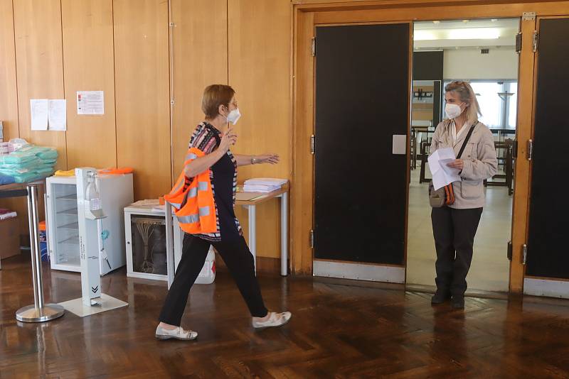 V pondělí bylo očkovací centrum v Mladé Boleslavi o mnoho prázdnější než ve čtvrtek
