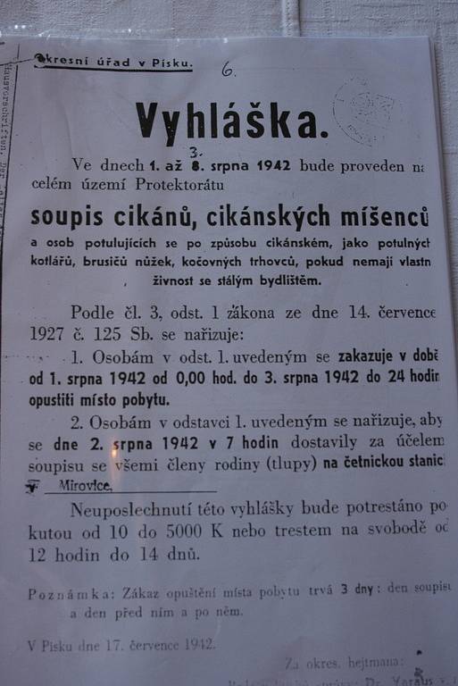 Výstava Zaniklý svět v Domě kultury nabízí nový pohled na menšiny Romů a Sintů