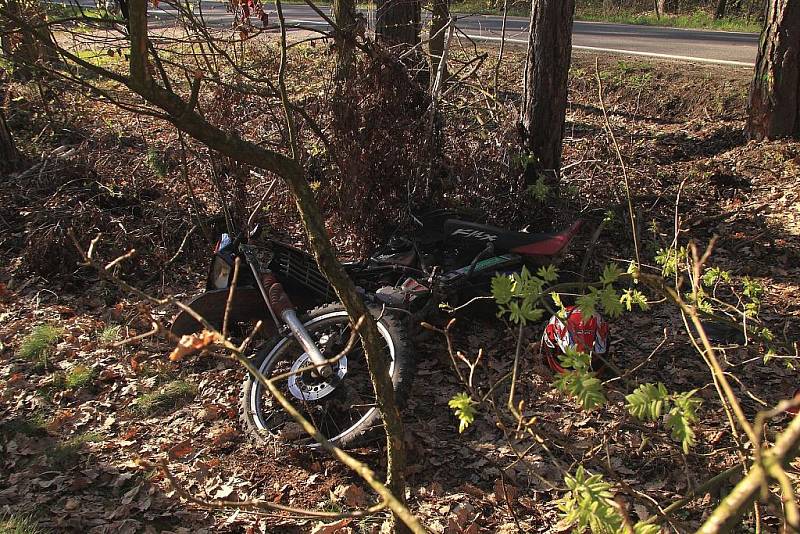 Tragická dopravní nehoda motorkáře u Ledců.