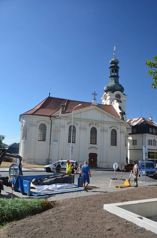 Instalace fontány z Metalového sympozia.