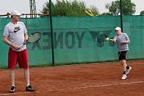 Z tenisového turnaje dětí a rodičů ve sportovním areálu v Kolomutech.