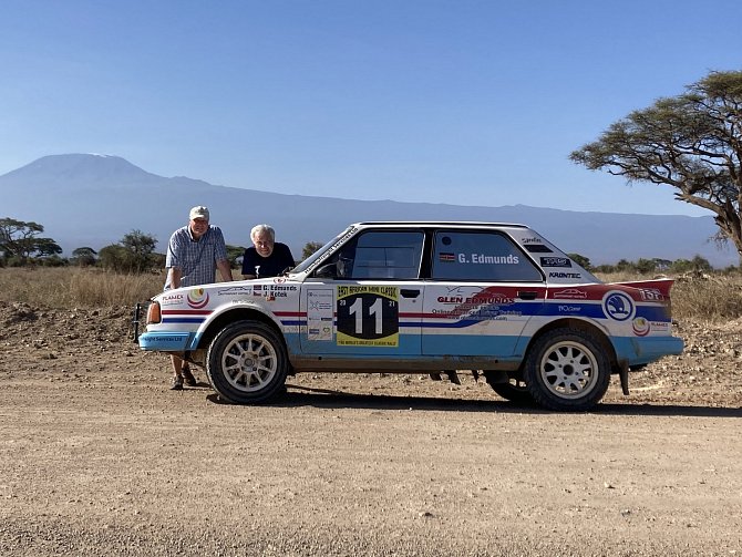 Keňsko-česká posádka Glen Edmunds a Jiří Kotek na East African Mini Classic Rally