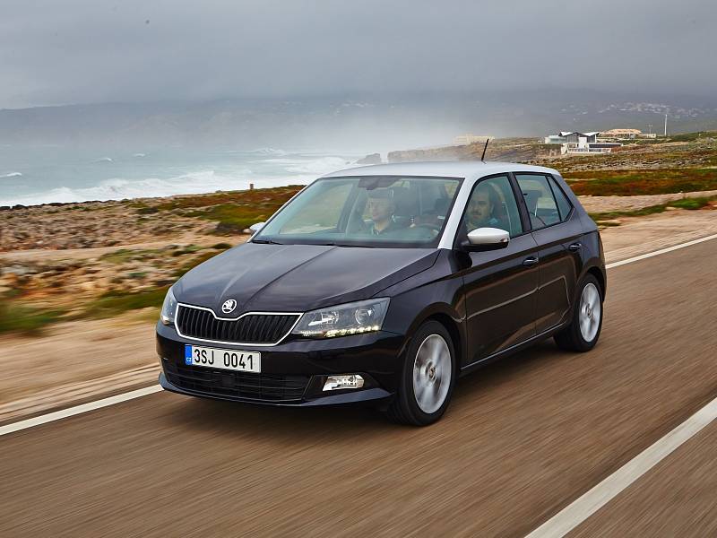 Škoda Fabia třetí generace má perfektní jízdní vlastnosti i neotřelé možnosti individualizace. V krátkém provedení je už na trhu, ve verzi combi se začne prodávat po Novém roce.