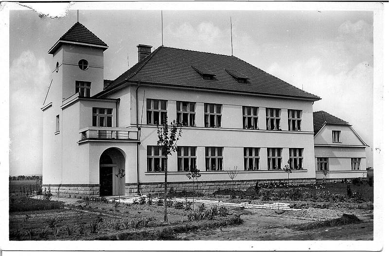 Škola v Ledcích v letech 1936-1937