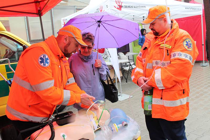 Den zdraví do Klaudiánovy nemocnice přilákal kolem čtyř stovek lidí