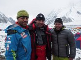 Radek Jaroš, Petr Mašek a Honza Trávníček v základním táboře po návratu z první cesty do stěny K2