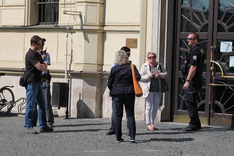 Anonym nahlásil bombu na obou budovách magistrátu