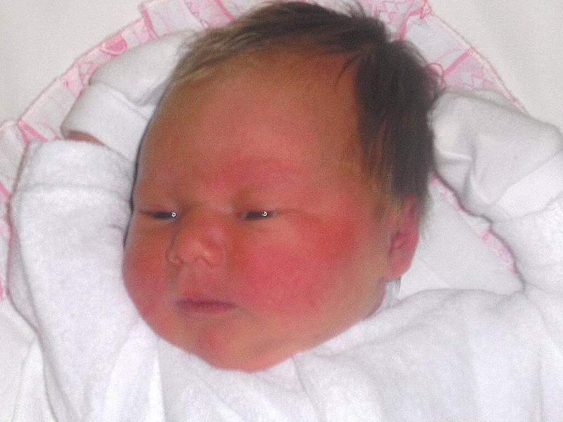 Nikolka Zavacká se narodila v boleslavské porodnici 3. listopadu. Holčička vážila 3,3 kilogramu a měřila 49 centimetrů. Radost z ní mají maminka Jitka a tatínek Luboš. Doma bude v Doubravičce.