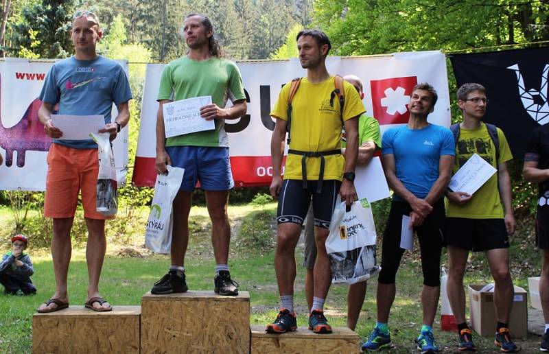 Tradiční Běh do příhrazských schodů v Příhrazích na Mnichovohradišťsku přilákal na start přes stovku závodníků.