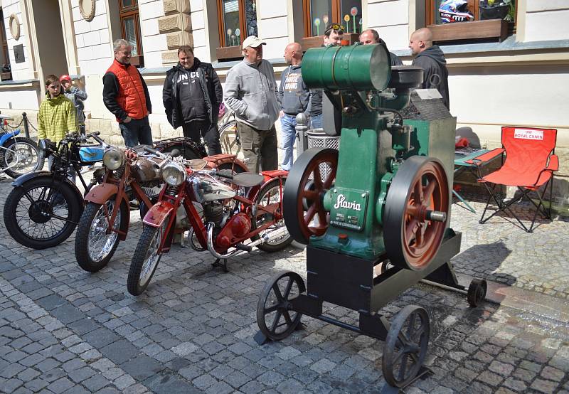 Prvomájový jarmark v Benátkách nad Jizerou.