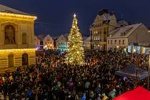 Vánoční strom na Masarykově náměstí v Mnichově Hradišti.