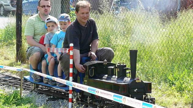 KAFEMLEJNEK SVEZE na svých vagonech nejen dětské, ale také dospělé návštěvníky.