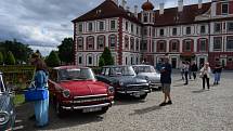 Výstava automobilů Škoda MB 1000 na zámku v Mnichově Hradišti.