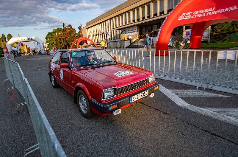 Oldtimer Bohemia Rally 2021 lákala fanoušky motorsportu