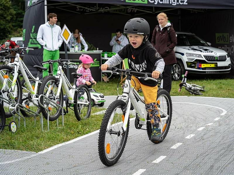 Z cyklistického seriálu pro veřejnost 'Kolo pro život' na Krásné louce v Mladé Boleslavi.