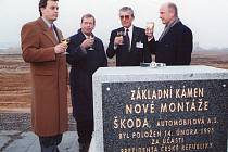 Václav Havel byl ve škodovce několikrát, ale 14. února 1995 byl vyfocen při položení základního kamene nové montáže Škoda. Po prezidentově pravici je ministr Vladimír Dlouhý a po levici tehdejší šéf firmy Ludvík Kalma.