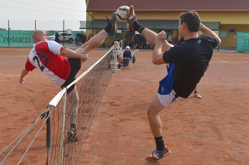 Ve Sportovním areálu Kolomuty se uskutečnil o víkendu nohejbalový turnaj trojic - 10. ročník Helada Cup, kterého se zúčastnilo 31 hráčů, 10 týmů. 