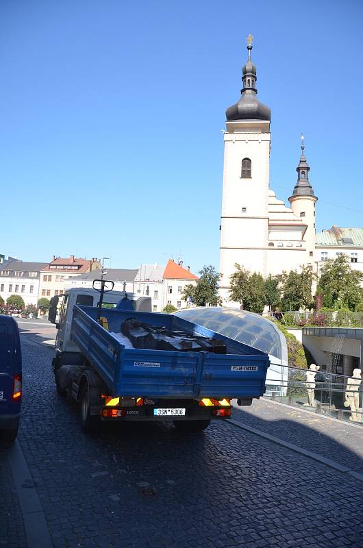 Instalace fontány z Metalového sympozia.